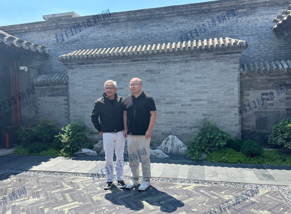 独家丨黄仁勋与MiniMax创始人闫俊杰单独会面 双方进行了两个小时的单独交流