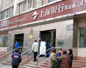 银行卡消费时商家要求加收手续费是否合理？