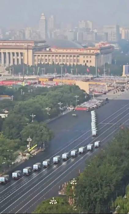 “神秘方阵”护航阅兵式!中兴通讯5G车规级通信模组开启长安街环卫“无忧模式”?