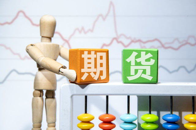 在期货市场中，如何应对突发的宏观经济变化？