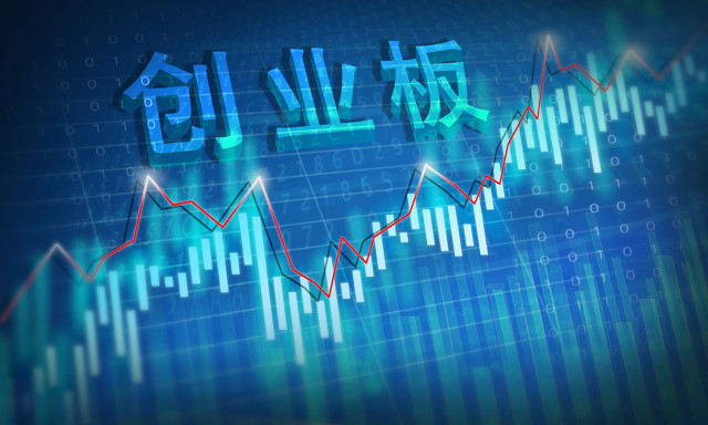 在期货交易中，如何进行市场的综合分析与判断？