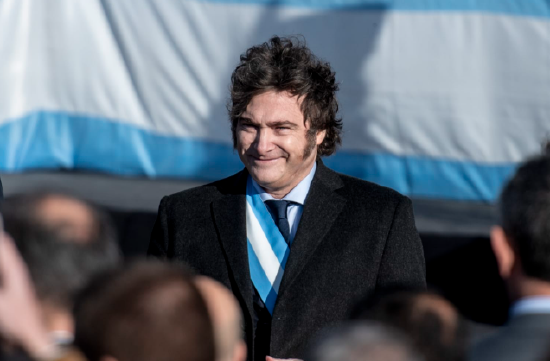 米莱政府命运悬于一线，阿根廷中期选举牵动自由市场改革前景